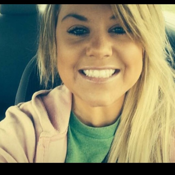 Meet your Posher, Carlie - Picture 1 of 1